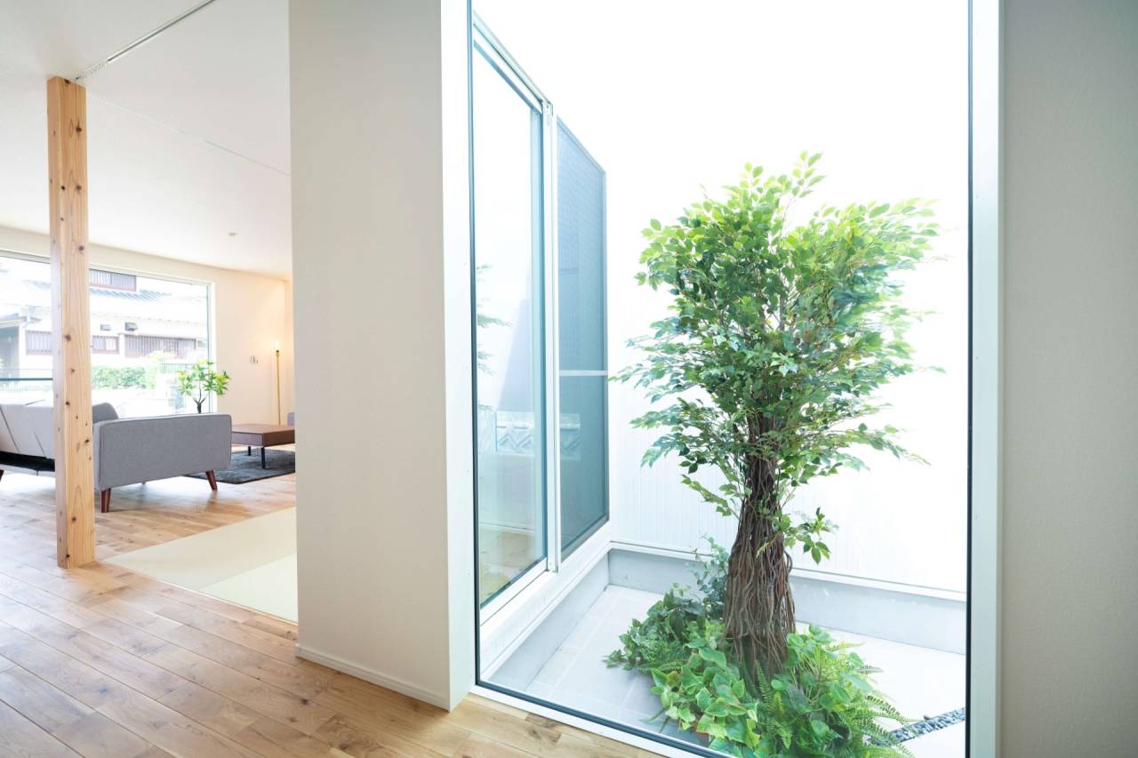 春の明るい空間を作るインテリア術