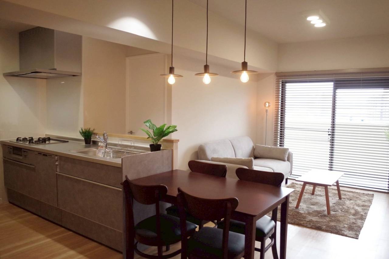 キッチンAFTER｜リビング・ダイニングに移設し会話が弾む明るいキッチンになった。