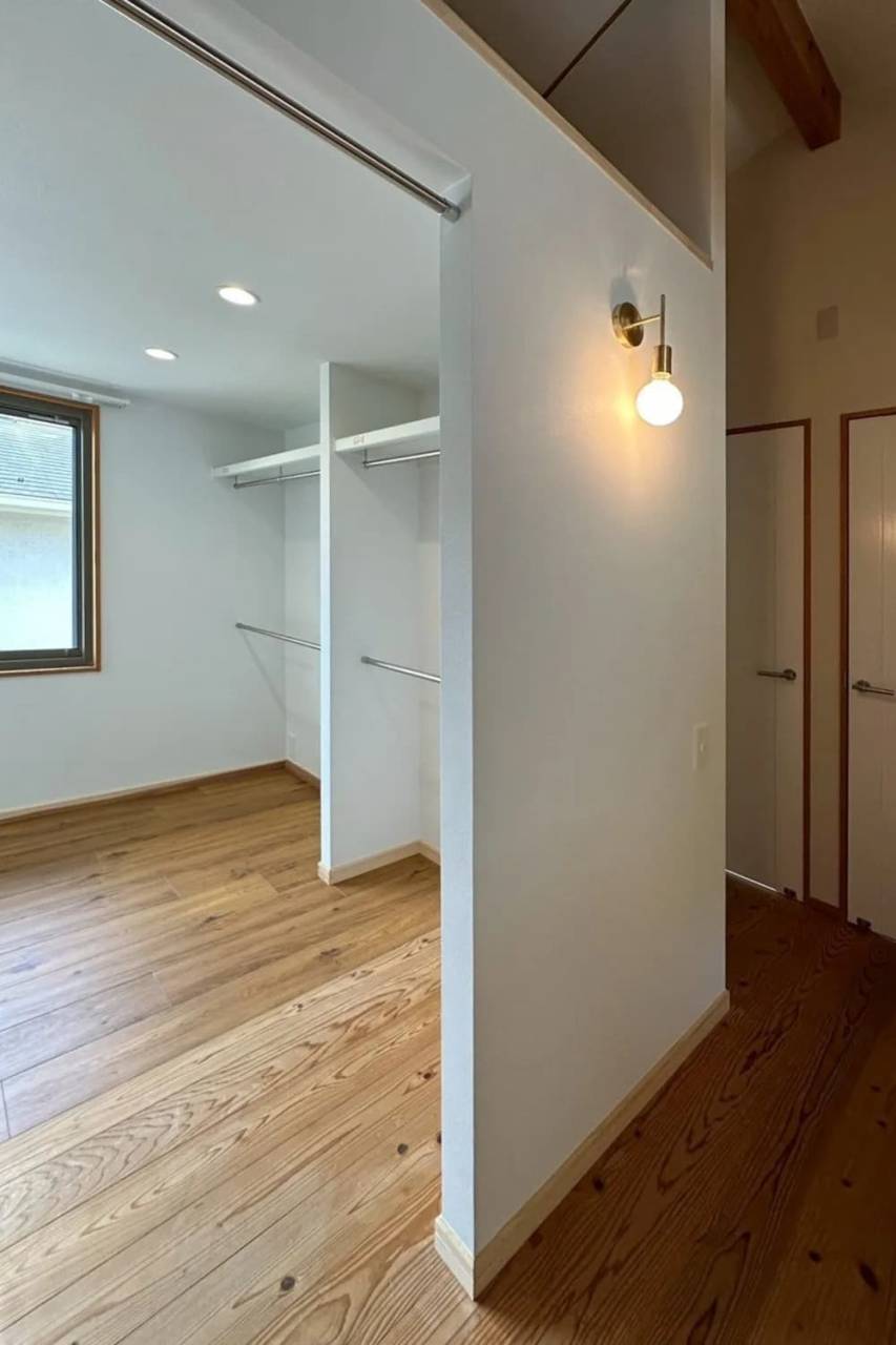 吹き抜けをなくし大容量WICに変更。